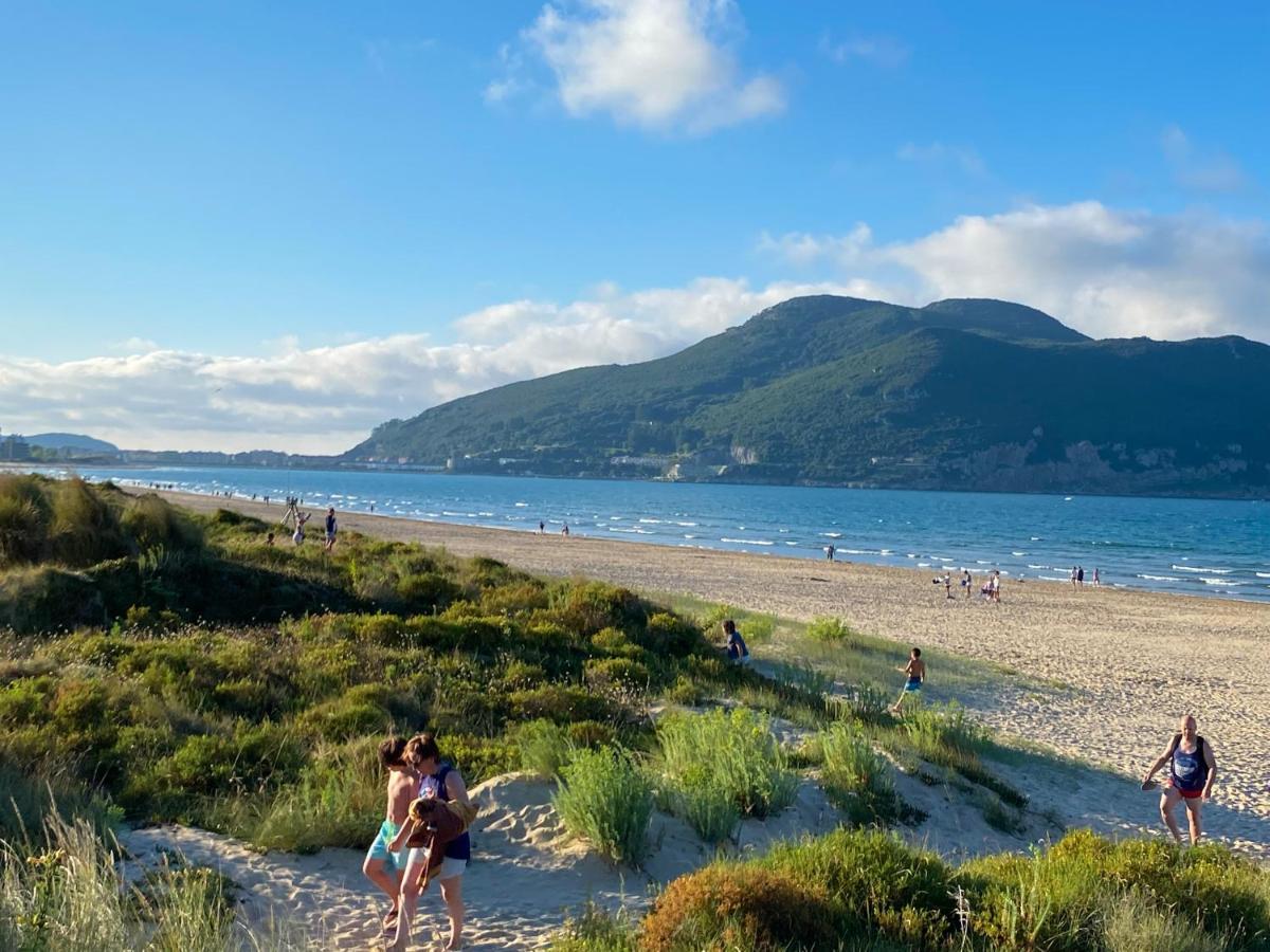 Piso Primera Linea De Playa Ларедо Экстерьер фото